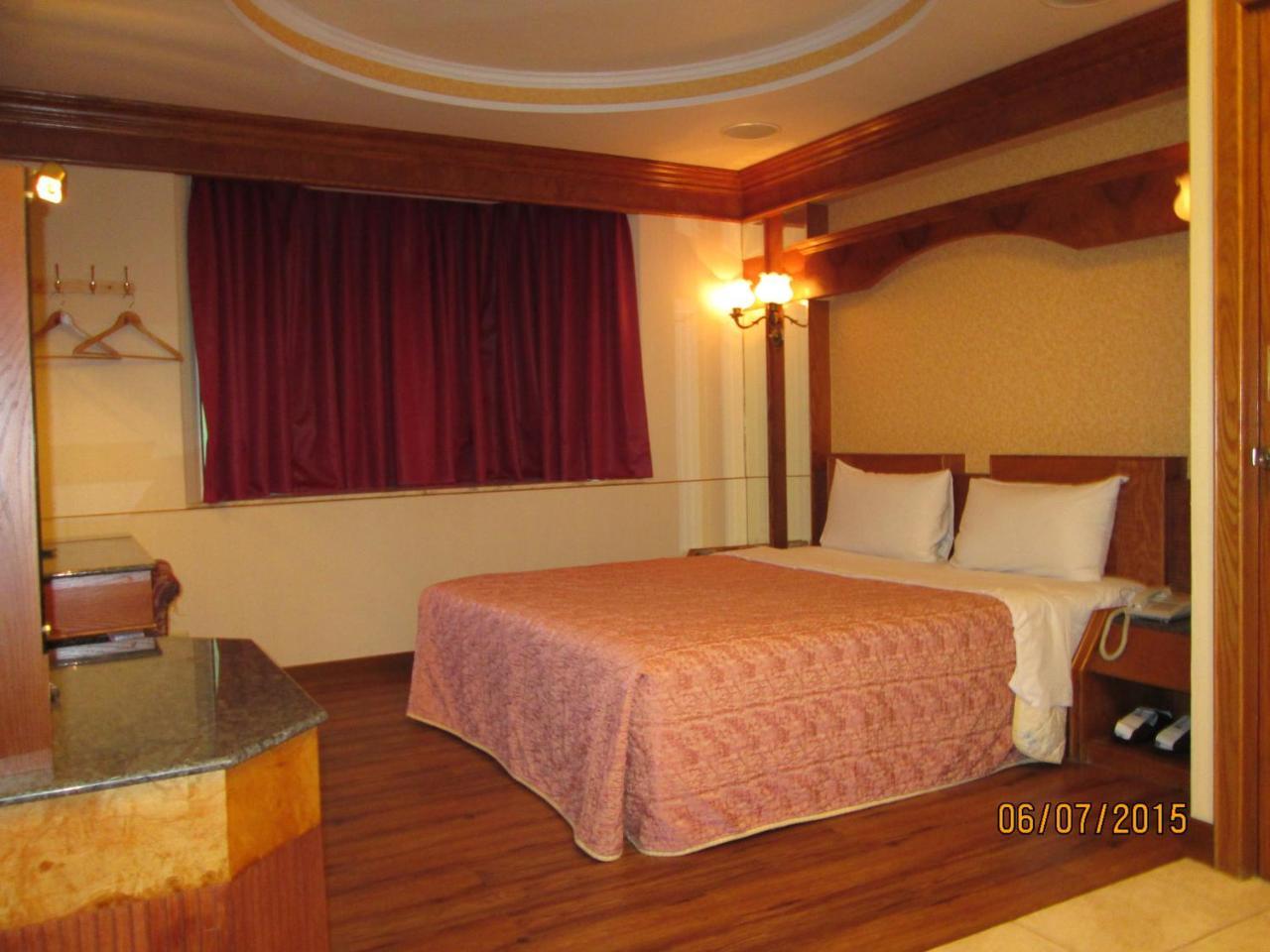 Huangjia Motel Тайнань Екстер'єр фото