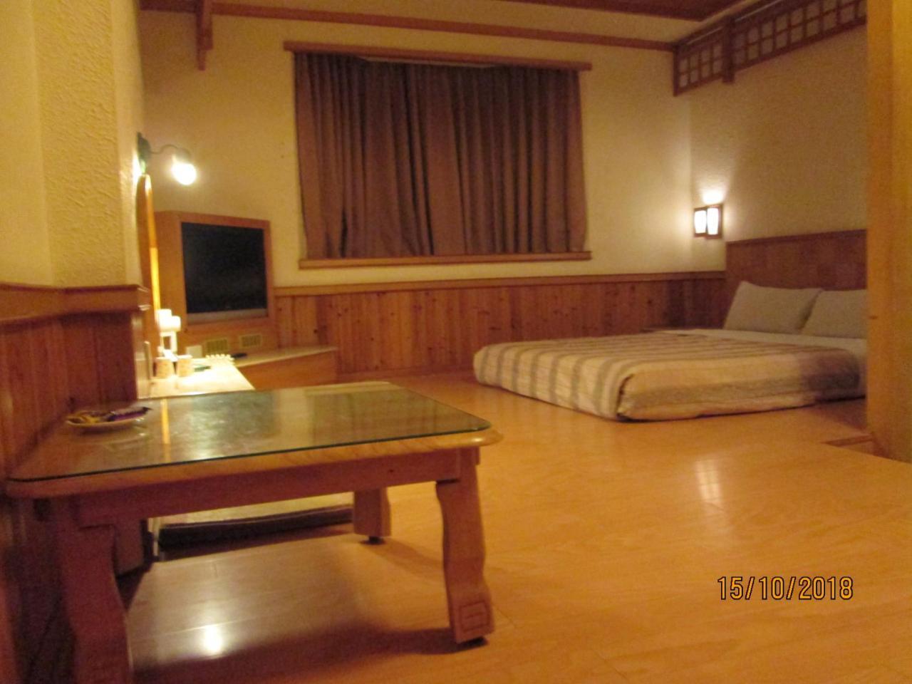 Huangjia Motel Тайнань Екстер'єр фото